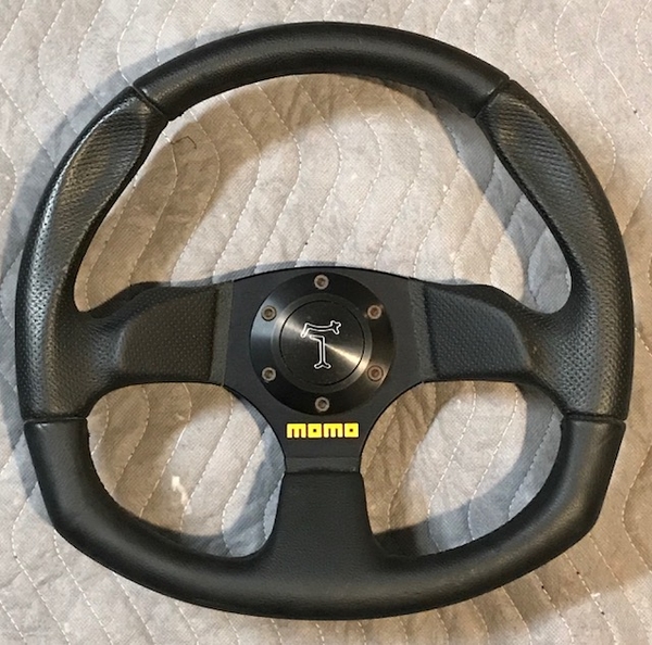 Momo_D_Steering_wheel